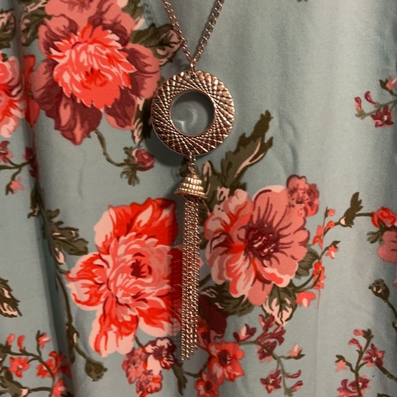 Women’s Green and Coral flowery blouse - Picture 3 of 6